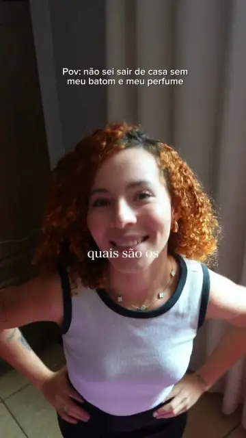 Vídeo UGC estilo POV de beleza e perfumaria